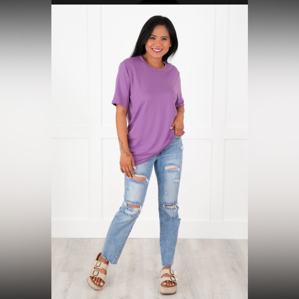 Basic Solid Round Neck Tee - Picture 7 of 8